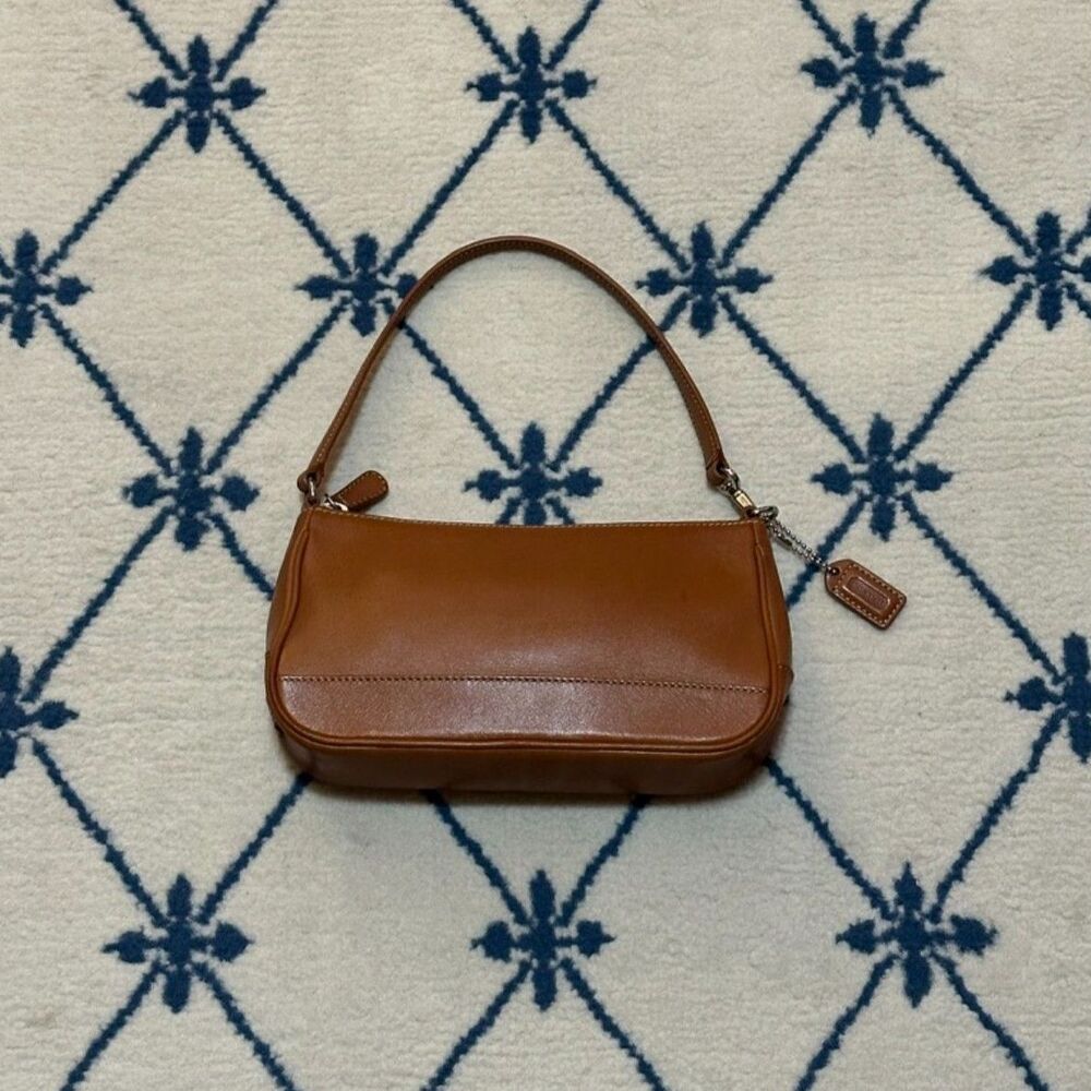 Vintage Y2K 2002 7785 Coach Hampton Demi Baguette Leather Shoulder Bag - Camel
